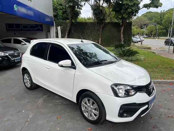 TOYOTA ETIOS 1.5 X PLUS 16V FLEX 4P AUTOMÁTICO
